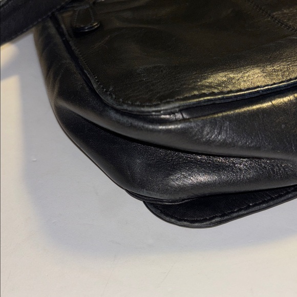 KENNETH COLE BLACK LEATHER CROSSBODY MESSENGER SHOULDER BAG SNAP CLOSURE - Picture 16 of 16